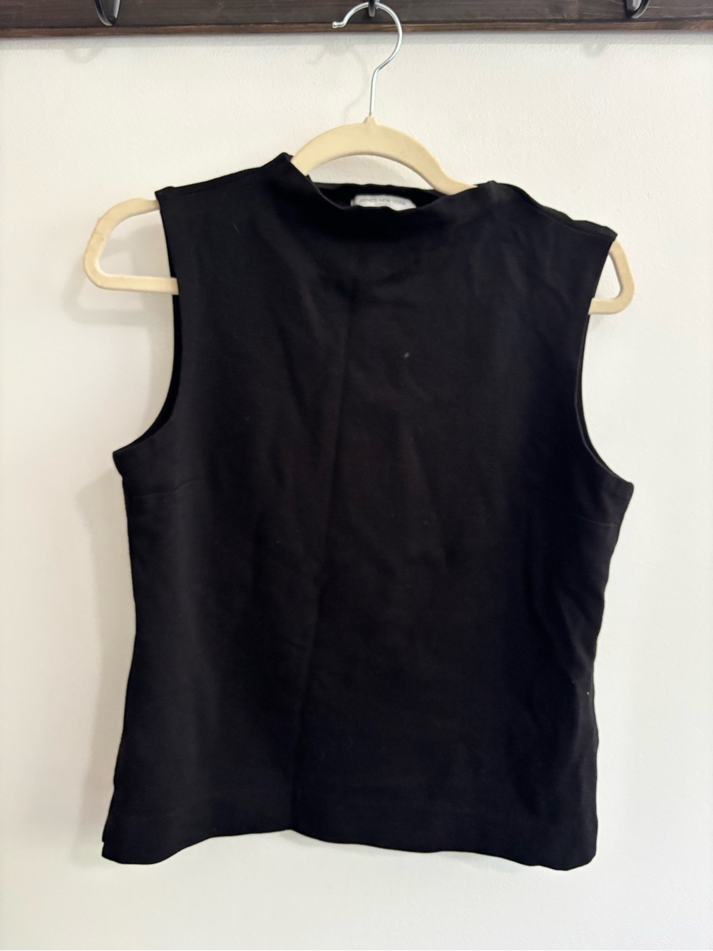 Classic Jones New York Black Sleeveless Mock Neck Top- Size Small
